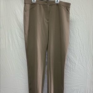 Chico’s 2 zip front stretch pants in khaki tan EUC